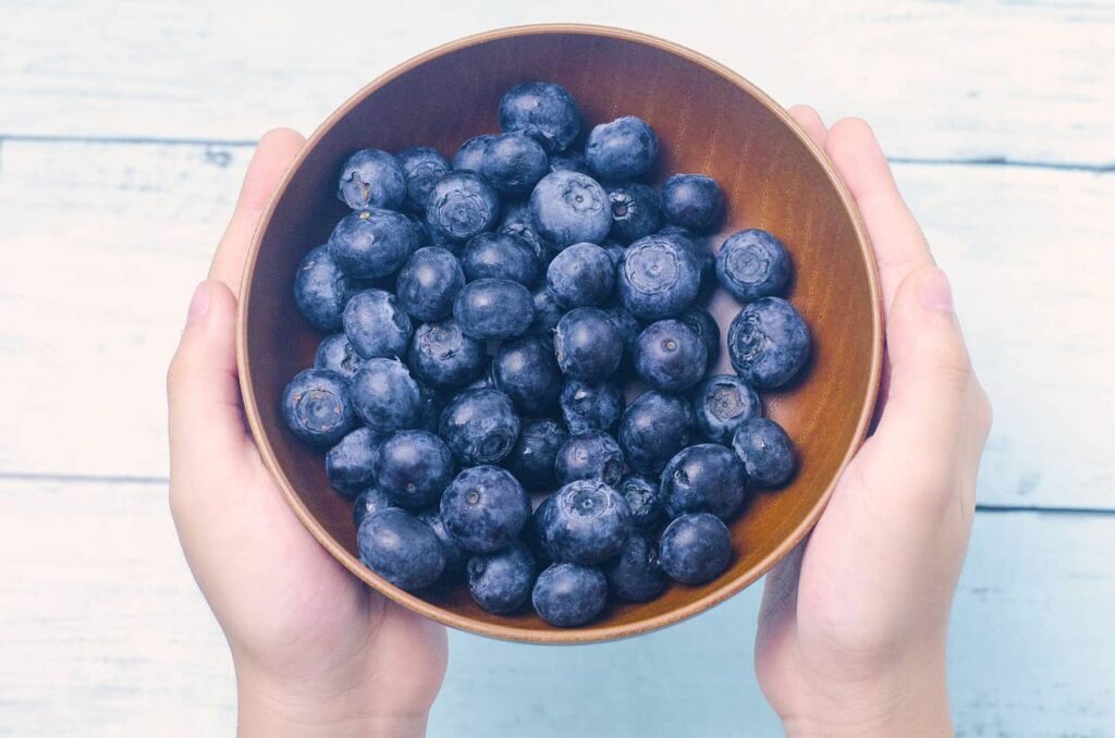bowl-with-blueberries