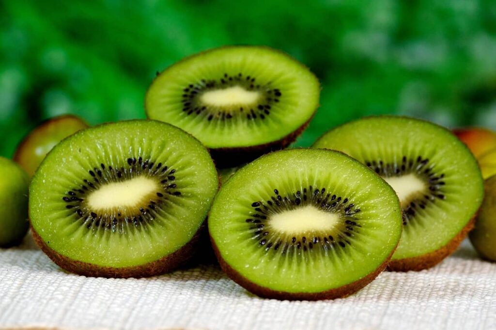 kiwi sliced in half