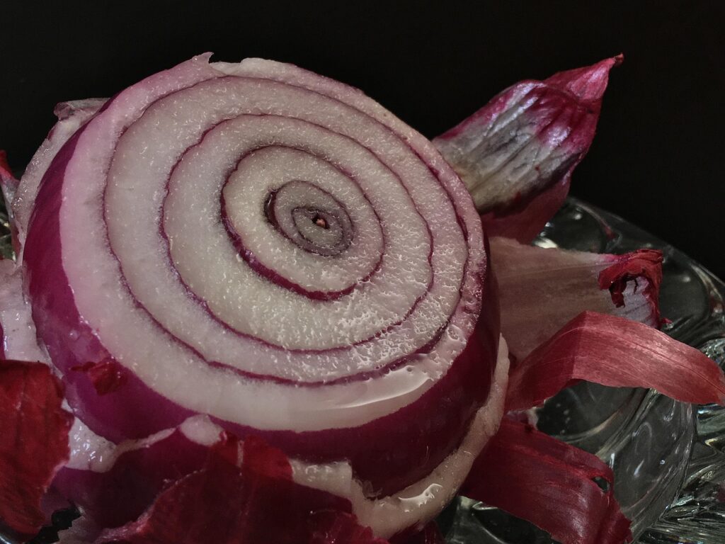 sliced onion proven to be among the best dandruff natural remedies