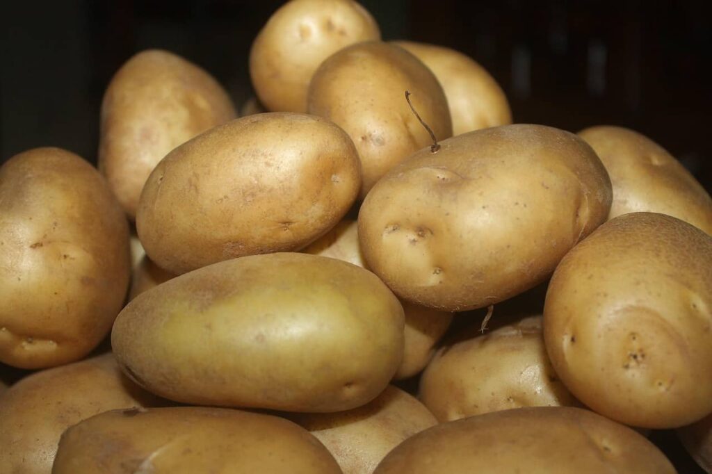 Sweet potatoes antioxidant-rich food for youthful skin care