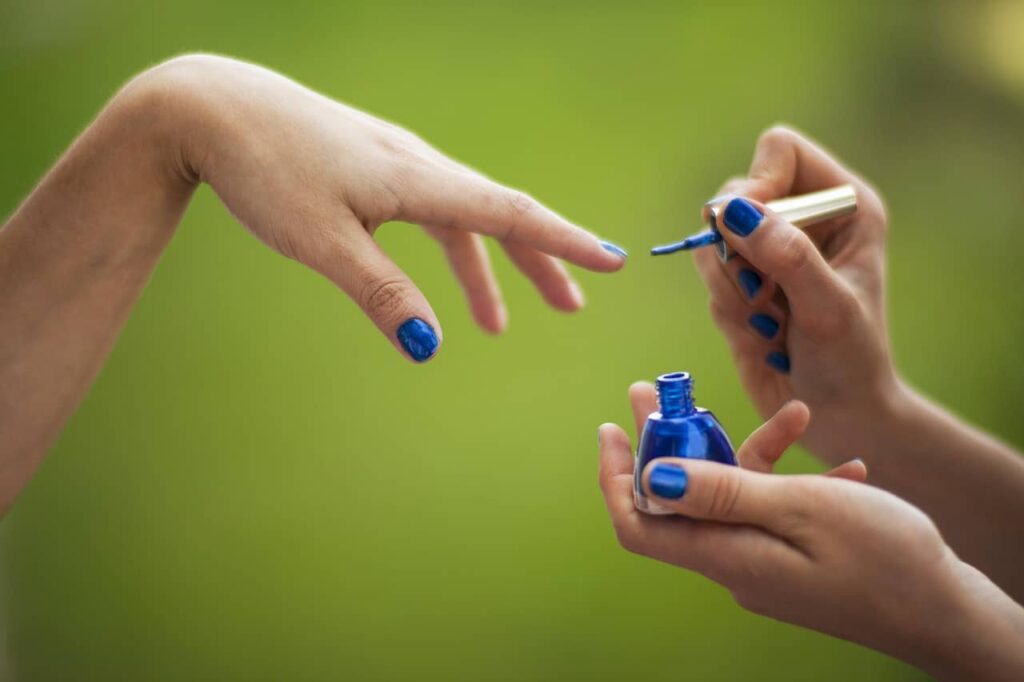 painting blue nails